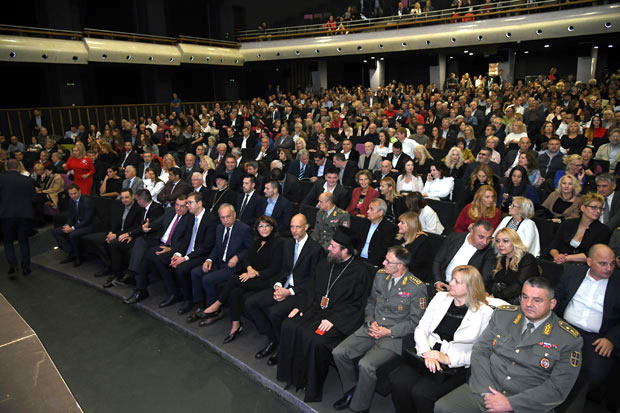 Новости славиле са пријатељима